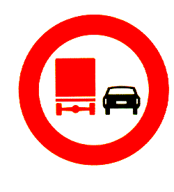Verbod voor vrachtauto's om 
        motorvoertuigen in te halen